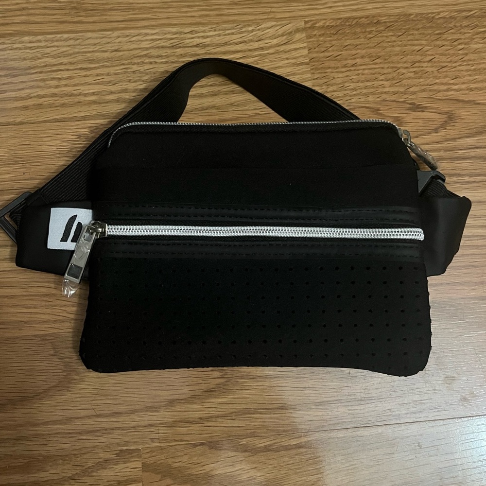 HYPR -Stylish Black Belt Bag